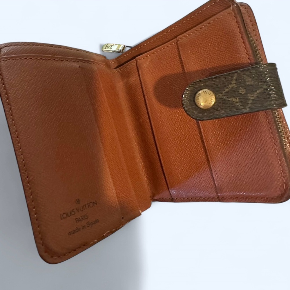 Louis Vuitton Monogram Wallet - Picture 3 of 7
